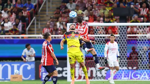 Henry Martín en el Clásico Nacional | IMAGO7