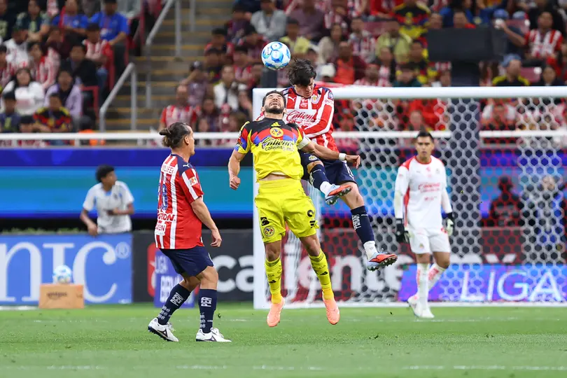 Henry Martín en el Clásico Nacional | IMAGO7