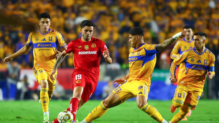 Rómulo Zwarg en el partido de ida de la Final ante Toluca en el Apertura 2025 | IMAGO 7