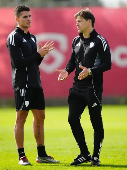 Matías Jesús Almeyda en entrenamiento con Sevilla l X:SevillaFC