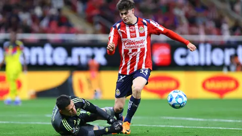 ¡Atajadón! Luis Ángel Malagón salvó a América del segundo gol de Chivas en el Clásico Nacional