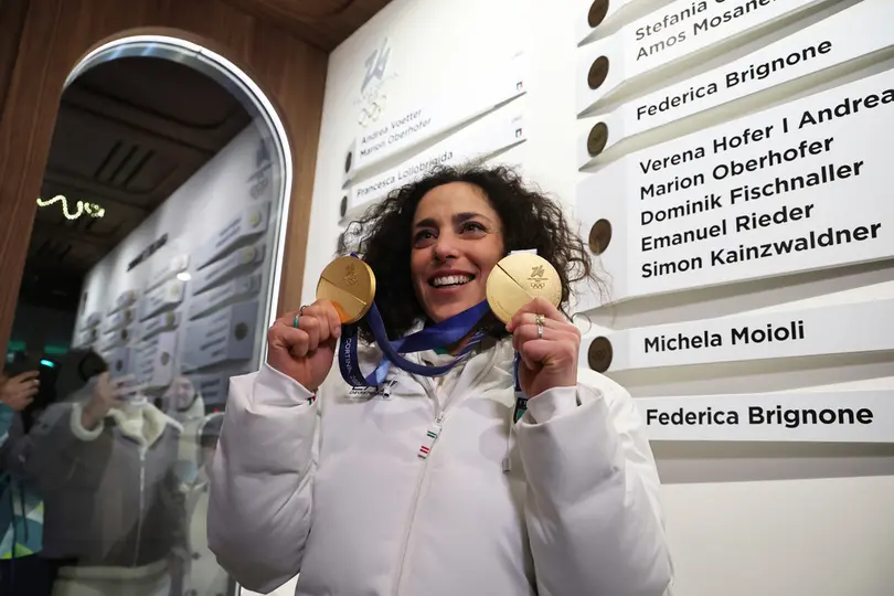 La italiana Federica Brignone con sus dos medallas de oro l AP