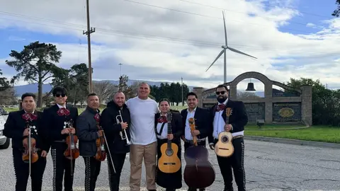 Caín Velázquez fue recibido con mariachi l X:elplanchitas