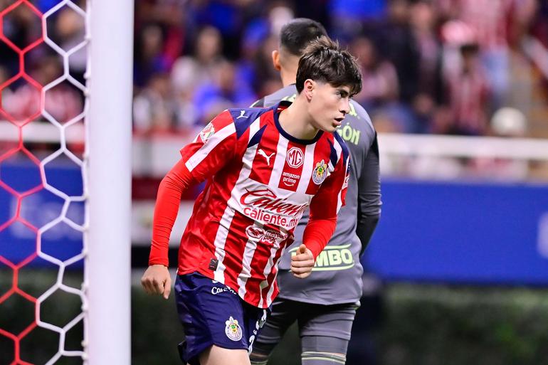 Hormiga González en el Clásico Nacional | MEXSPOT