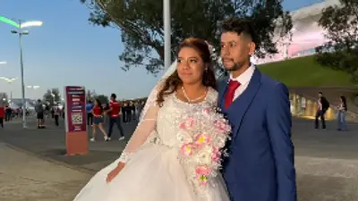 ¡La boda del año! Recién casados celebraron su matrimonio previo al Clásico Nacional en el Akron