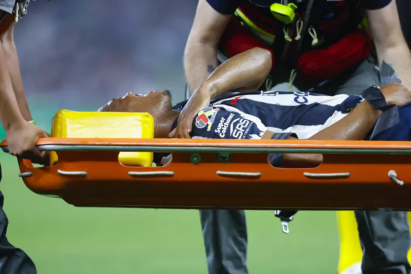 Martial salió en camilla | IMAGO7