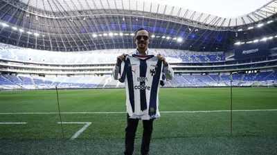 Rayados presume visita de Juan Manuel Márquez en el BBVA