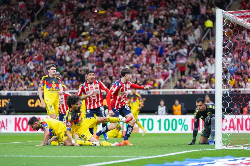 Hormiga González anota el gol del triunfo contra América en el Clásico Nacional del Clausura 2026 | IMAGO 7