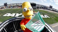 Bart Simpson hondeó la bandera para dar la salida en las 500 Millas de Dayton | AFP