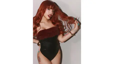 Yeri Mua denuncia que le poncharon las llantas a su camioneta. / @yerimua