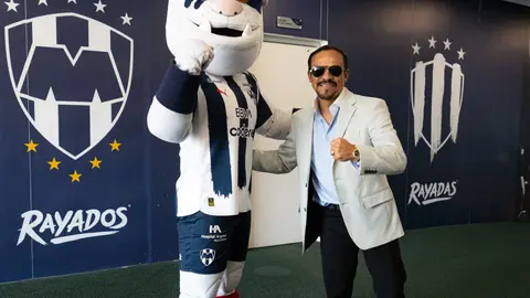 Juan Manuel Márquez con Monty | @Rayados