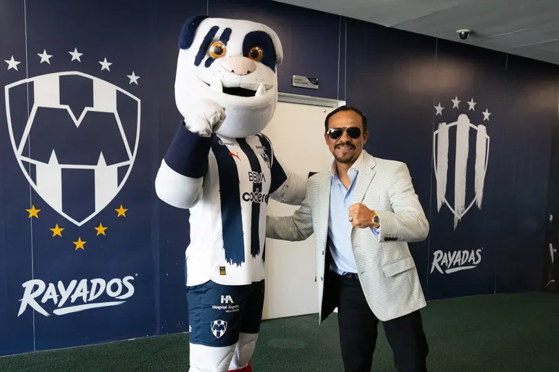 Juan Manuel Márquez con Monty | @Rayados