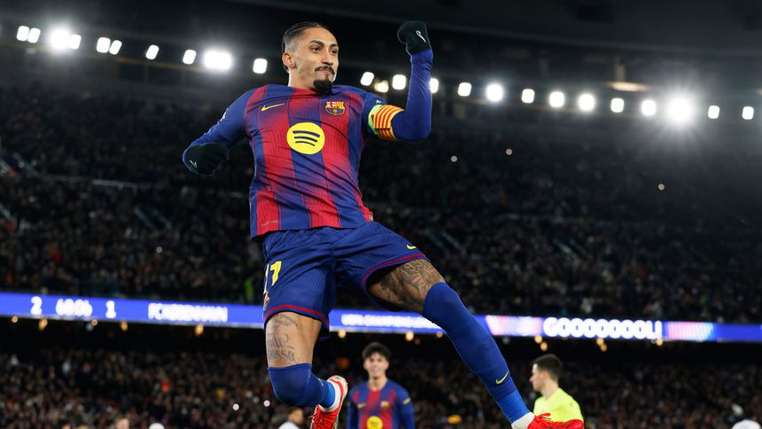 Raphinha en festejo de gol con Barcelona | AP
