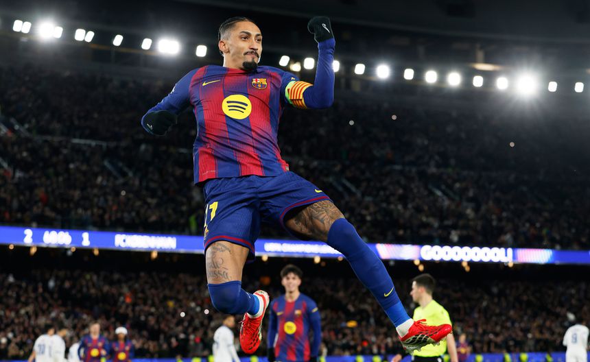 Raphinha en festejo de gol con Barcelona | AP
