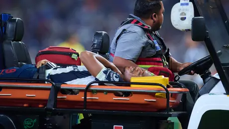 Anthony Martial sufre grave lesión durante el Rayados vs León