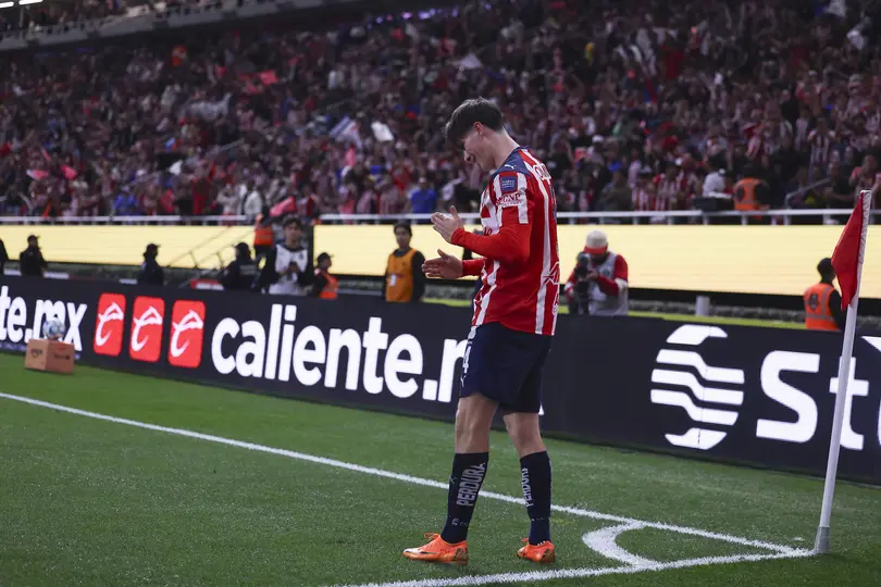 Hormiga González festejando en el Clasico Nacional a lo Cubo Torres l X:Chivas