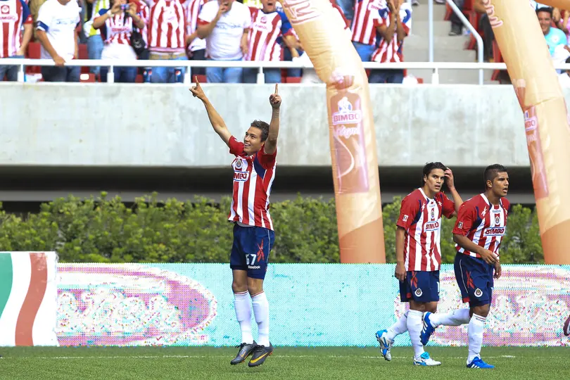 Cubo Torres festejando su gol en un Clásico Nacional entre Chivas vs América l X:Chivas