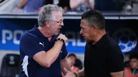 Jordi Guerrero platicando con Nacho Ambriz antes del partido | MexSport