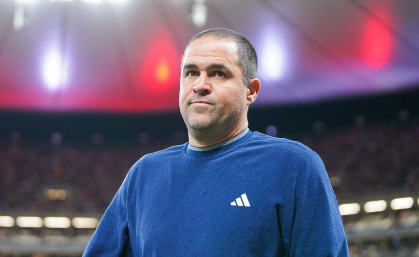 André Jardine en lamento durante el Clásico Nacional de Chivas contra América en el Clausura 2026 | IMAGO 7