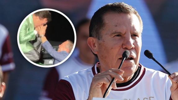 El intimo momento con beso incluido de Cristian Castro y Julio César Chávez: "Mirarte es lo más lindo"