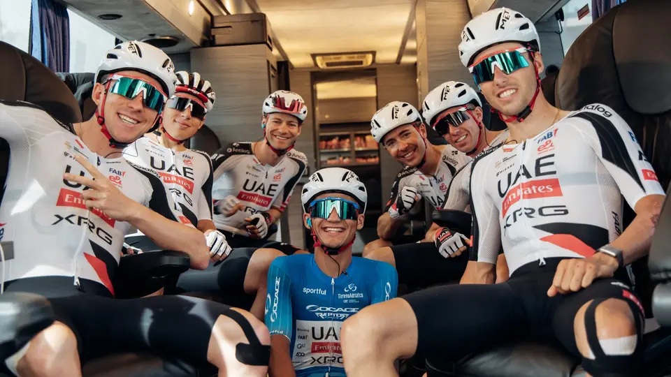Isaac de Toro con el UAE Team Emirates I X:@TeamEmiratesUAE