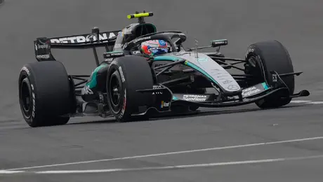 Kimi Antonelli gana el Gran Premio de China; Checo Pérez terminó en la posición 15