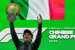 Antonelli en el podio del Gran Premio de China en su triunfo | AP