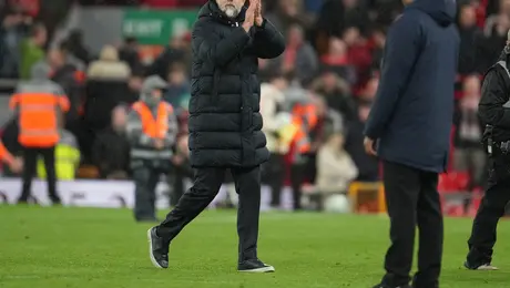 El cómico "patinazo" de Igor Tudor: No todo calvo en Anfield es Arne Slot