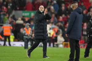 El cómico "patinazo" de Igor Tudor: No todo calvo en Anfield es Arne Slot