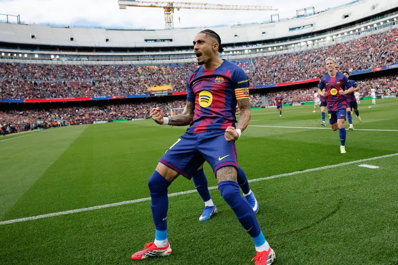 Raphinha en celebración con Barcelona ante Sevilla en LaLiga | AP