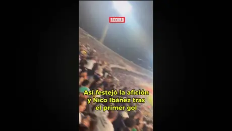 La Afición De Cruz Azul Reventó CU Luego Del Gol De Nico Ibáñez.