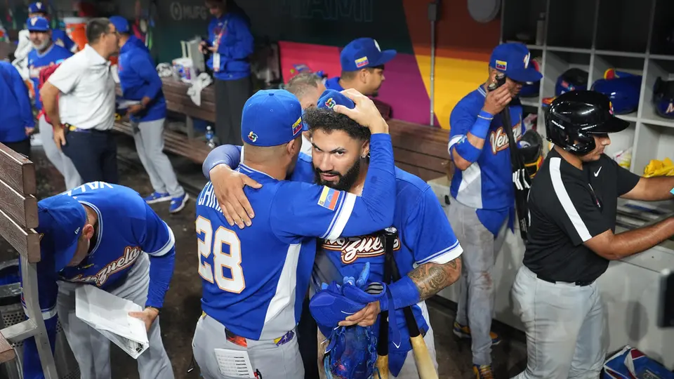 Dogout de Venezuela en lo Cuartos de Final del Clásico Mundial I AP
