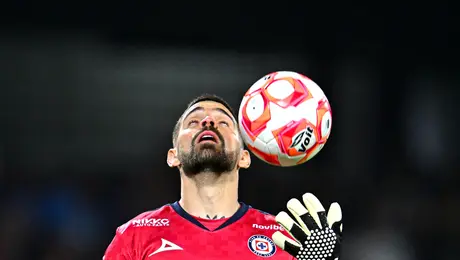 De figura a duda: Gudiño falla y Cruz Azul analiza el regreso de Mier en la portería
