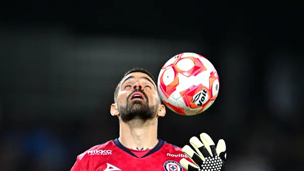 De figura a duda: Gudiño falla y Cruz Azul analiza el regreso de Mier en la portería