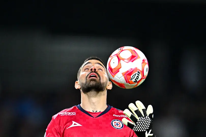 Andrés Gudiño, portero de Cruz Azul, ante Pumas | MEXSPORT