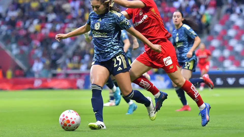 Jana Gutiérrez y Eugénie Le Sommer en el partido de América ante Toluca en el Apertura 2025 | IMAGO 7