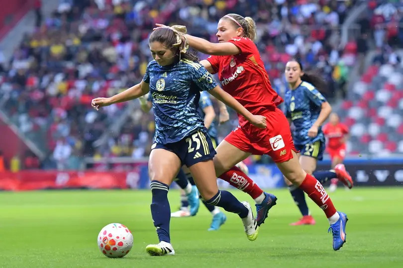 Jana Gutiérrez y Eugénie Le Sommer en el partido de América ante Toluca en el Apertura 2025 | IMAGO 7