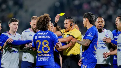 Adalberto Carrasquilla recibió una tarjeta amarilla | IMAGO7