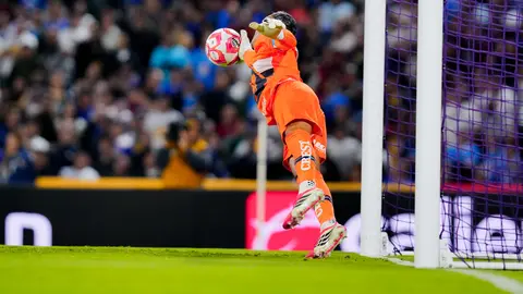Keylor Navas y su enferma atajada ante Cruz Azul en el Clausura 2026 | IMAGO7