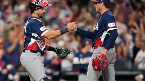 Cal Raleigh y Mason Miller durante el Clásico Mundial de Béisbol | AP