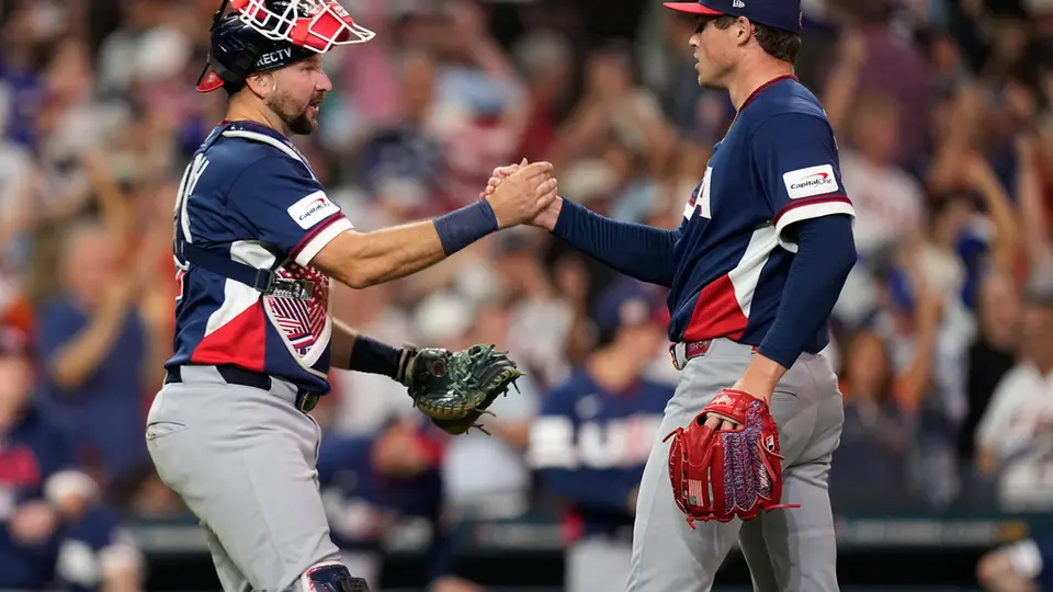 Cal Raleigh y Mason Miller durante el Clásico Mundial de Béisbol | AP