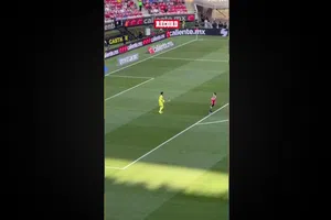 Carlos Acevedo, candidato para ir a la Copa del Mundo, es abucheado por afición de Chivas en el AKRON