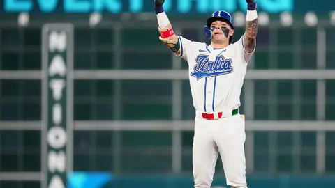 Andrew Fischer celebra el pase a Semifinales del Italia en el Clásico Mundial I AP
