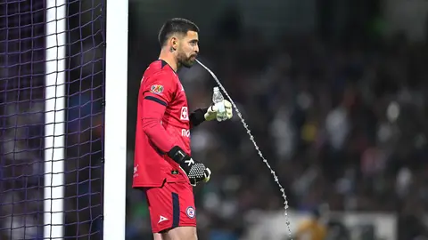Andrés Gudiño, portero de Cruz Azul, ante Pumas | MEXSPORT