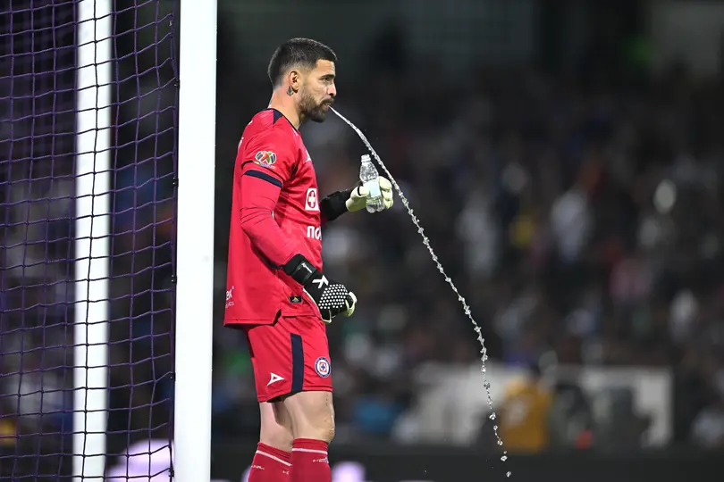 Andrés Gudiño, portero de Cruz Azul, ante Pumas | MEXSPORT