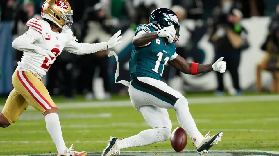 A.J. Brown en la derrota de los Philadelphia Eagles en la Ronda de Comodín ante los San Francisco 49ers | AP