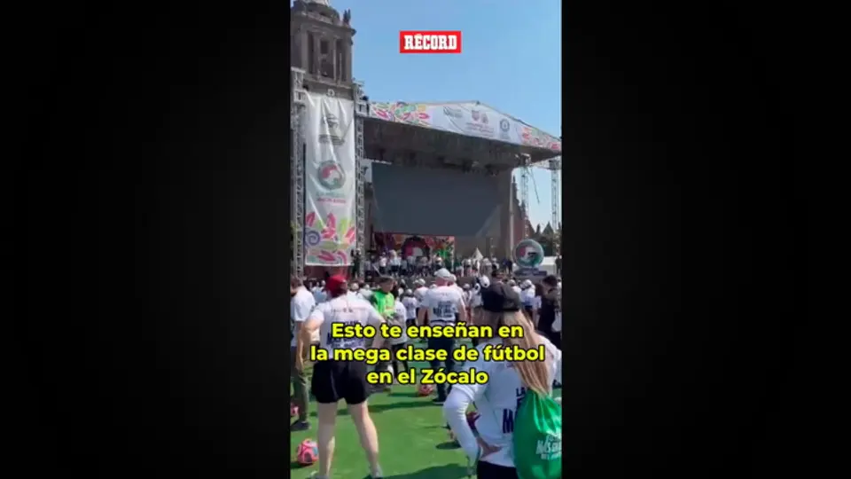 Ya Comienza La Mega Clase De Futbol En El Zócalo Y Esto Es Lo Que Está Sucediendo