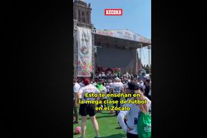 Ya Comienza La Mega Clase De Futbol En El Zócalo Y Esto Es Lo Que Está Sucediendo