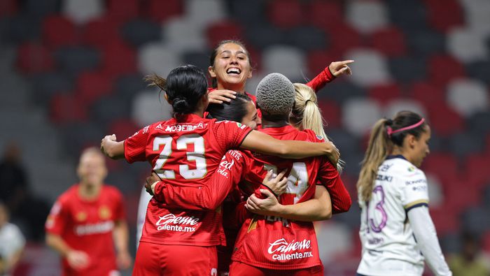Jugadoras de Toluca en celebración en la victoria ante Pumas en el Clausura 2026 | IMAGO 7