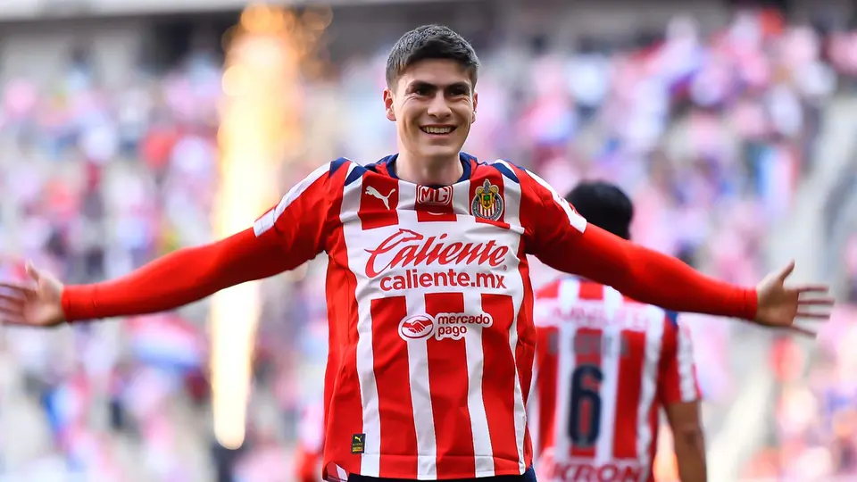 Armando González, de Chivas, en duelo ante Santos Laguna | MEXSPORT